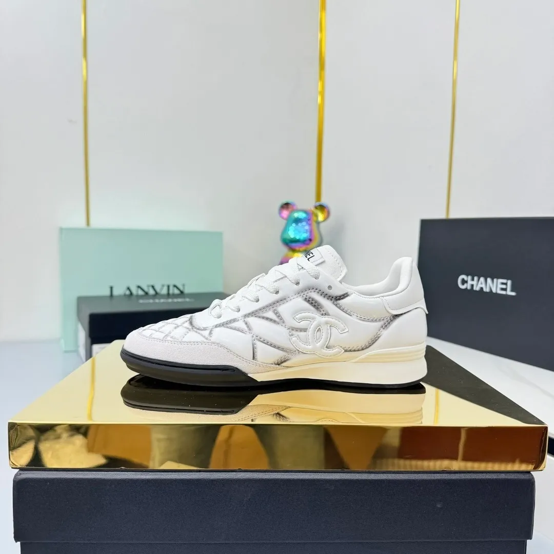 👟👟Ex-factory price 620👟👟 Top version Chanel Chanel - 2025 counter top casual sports shoes This sneaker is a classic design; the upper is electro-embroidered with a variety of techniques; the outsole is fashionable and sporty; it is extraordinary and incorporates a variety of color matching elements... The diversified mix and match is very beautiful and versatile, and can be used for leisure, fashion, sports and outdoor... ꫛꫀꪝ Go➫ Material: ❶Upper is made of: original cowhide ❷Inner lining is made of: original imported sheepskin ❸Outsole is based on: original TPU combination outsole Special counter boutique packaging complete set for women 35–41